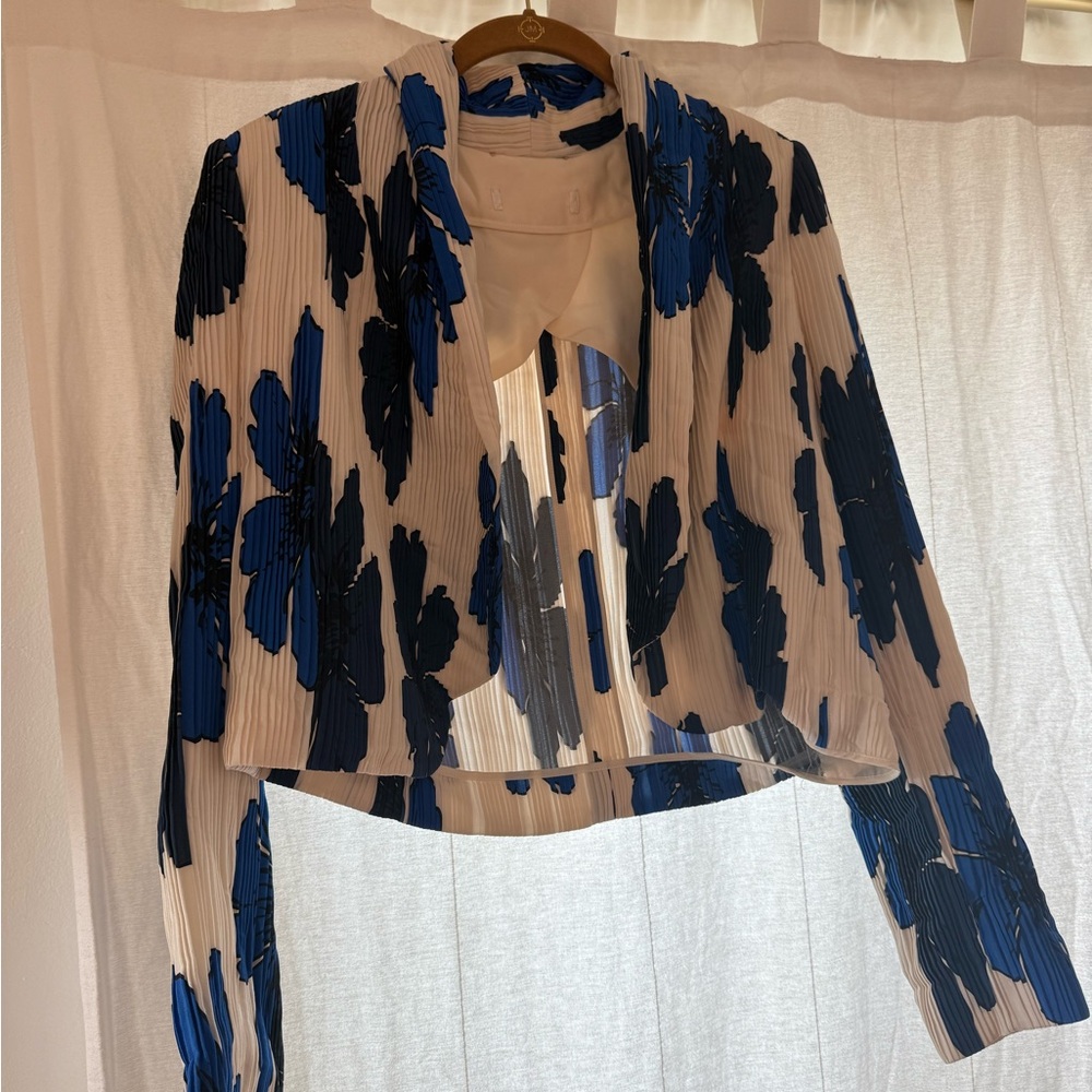 SOLD ❤️ Chloe Blue and White Blazer Sophisticated Suit Jacket